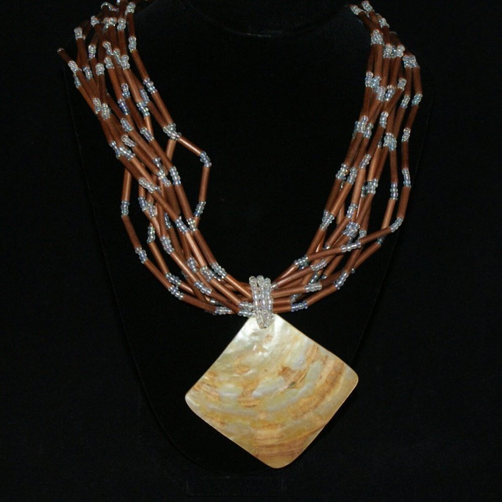 Mussel Diamond Shell with Small Bamboo Tubes